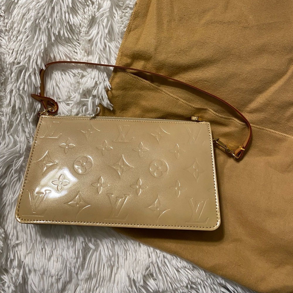 Beautiful like new 	
Louis Vuitton Beige Monogram Vernis Leather Lexington